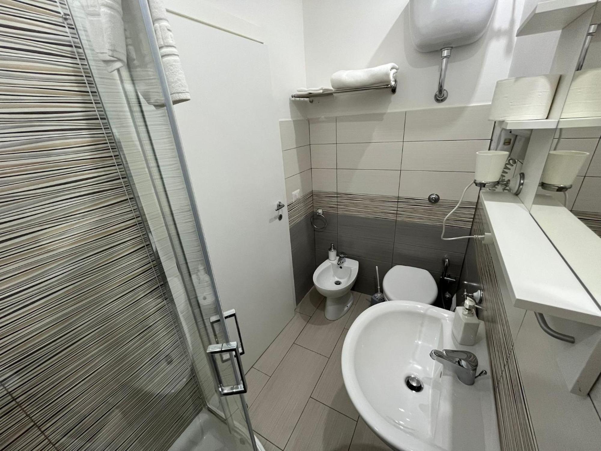 F.Rooms Napoli Bagian luar foto