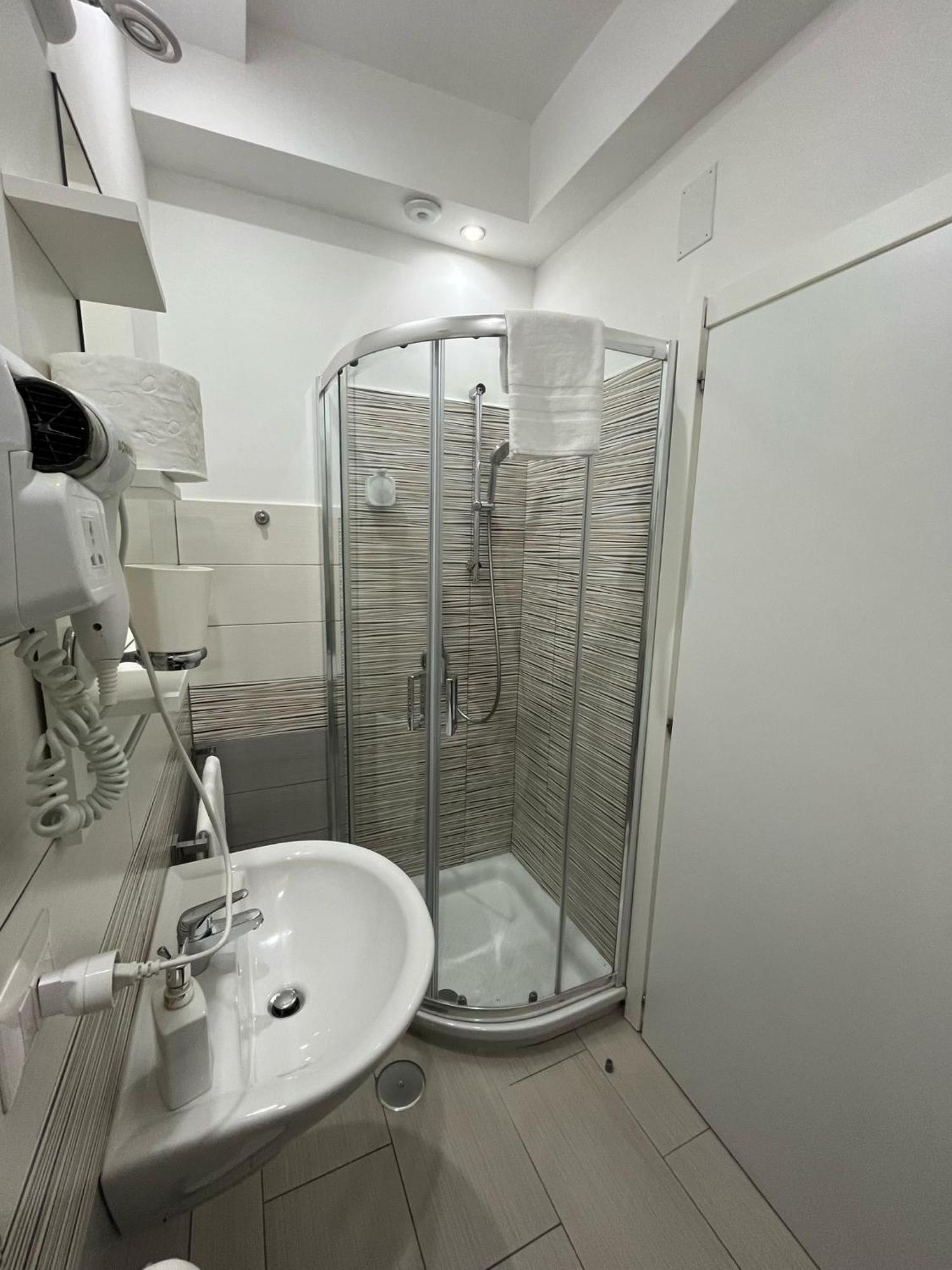 F.Rooms Napoli Bagian luar foto