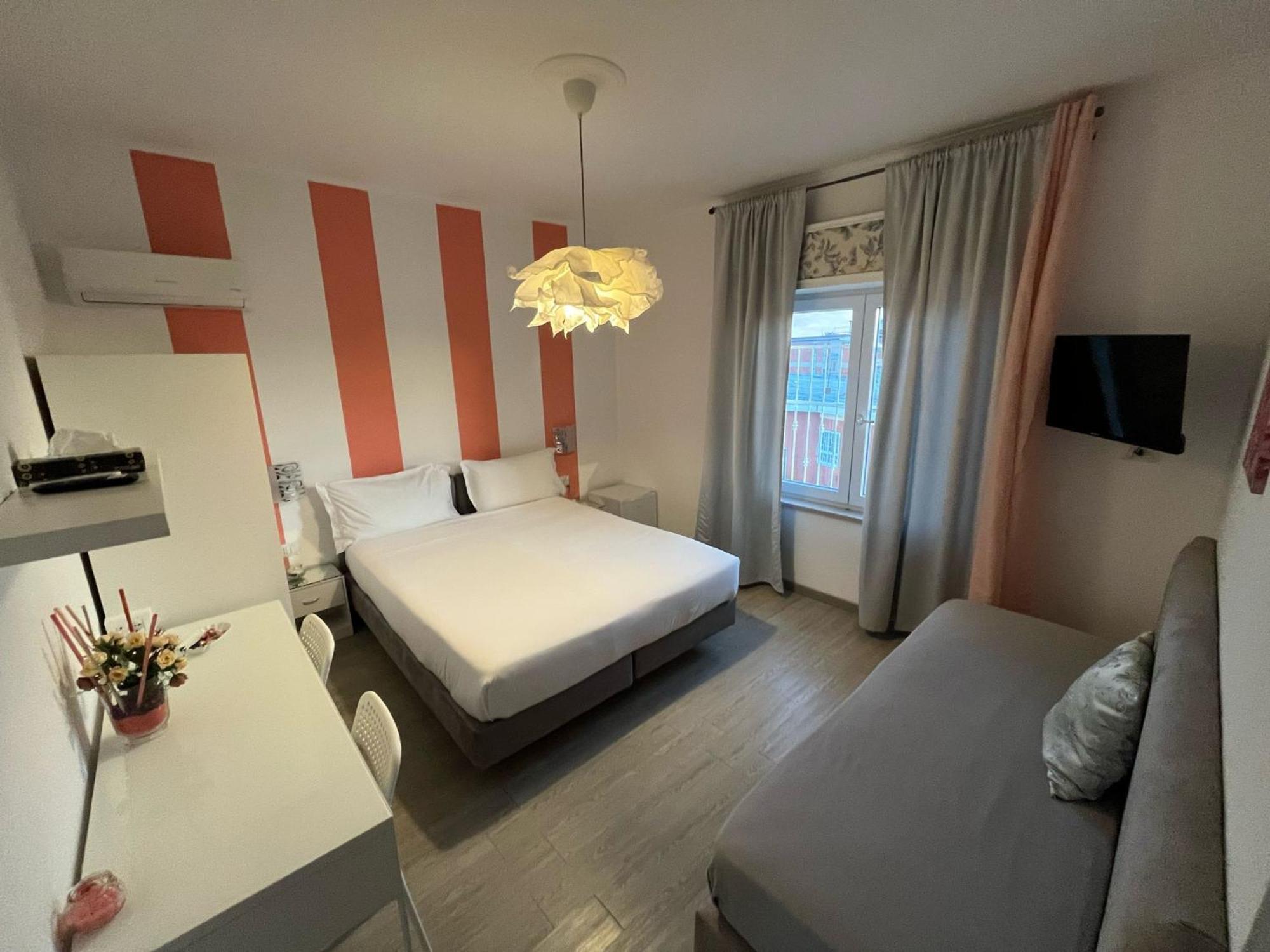 F.Rooms Napoli Bagian luar foto